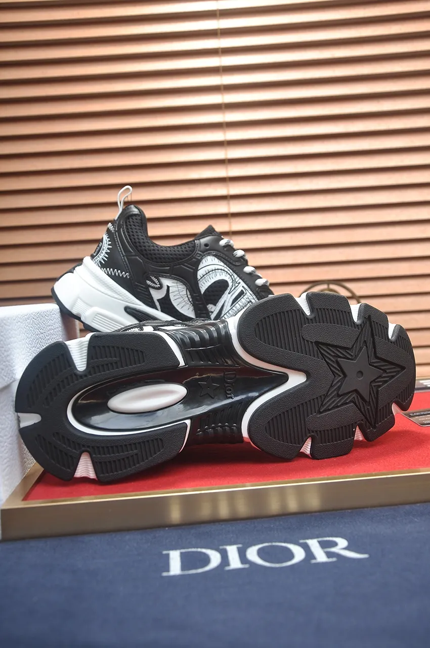 Men's shoes 💰: 640💶 (couples model) Brand: Dior (Dior) Standard code: Women's code 35-40. Men's code 38-44 (45 customized) Grade: Same as the official website Material: Top-quality original cowhide stitching Original wear-resistant and lightweight outsole Style category: Fashionable casual shoes Distinguished luxury brand elements top luxury Color: Actual picture color